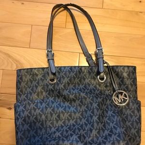 Michael Kors jet set signature tote
